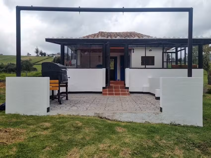 Posada para&iacute;so verde