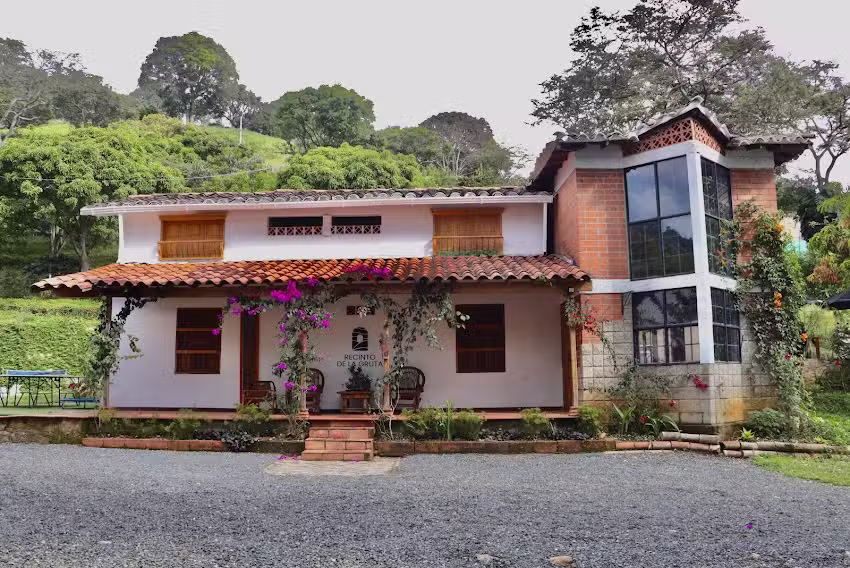 Recinto de la Gruta Finca Hotel