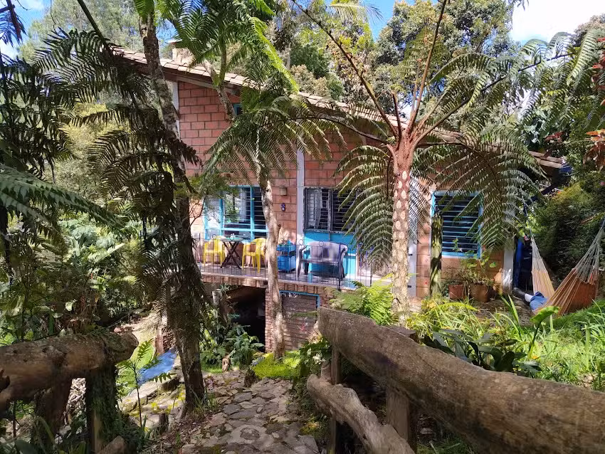 REFUGIO EN LAS NUBES