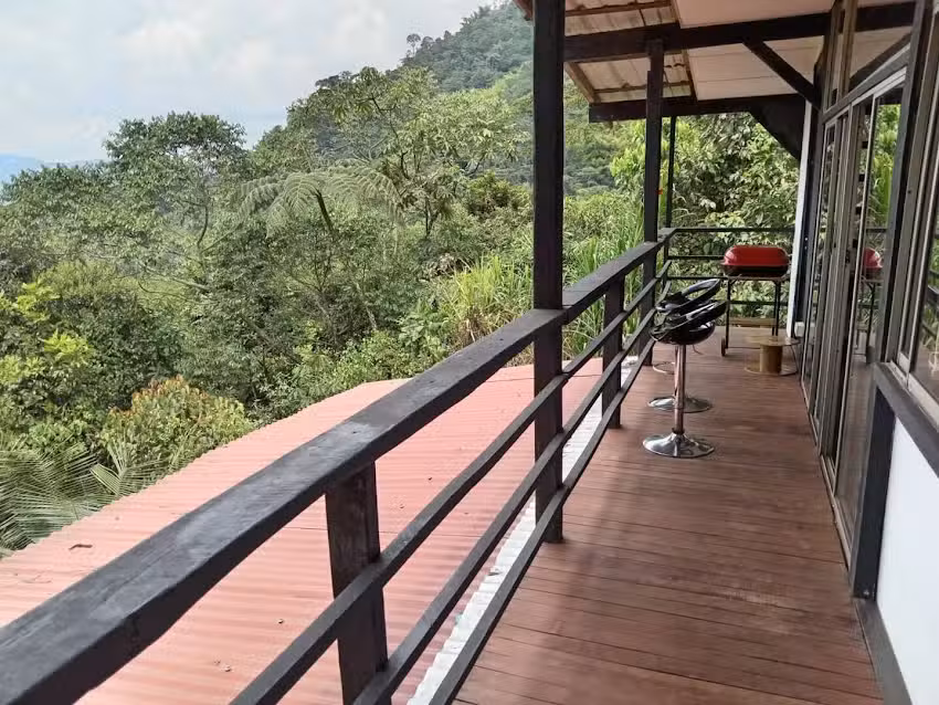 Refugio entre Bosques y P&aacute;jaros