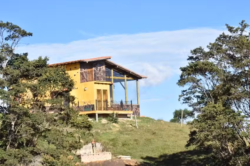 Reserva Natural y Cascada Los Tucanes