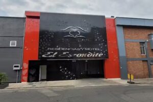 RESIDENCIAS Y MOTEL El Escondite