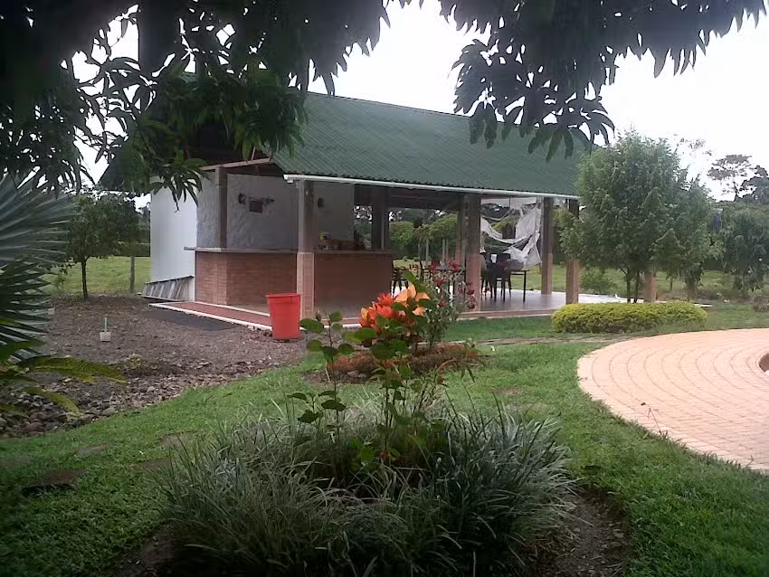 Restaurante &ndash; Caba&ntilde;as Samaneh finca El Cimarr&oacute;n