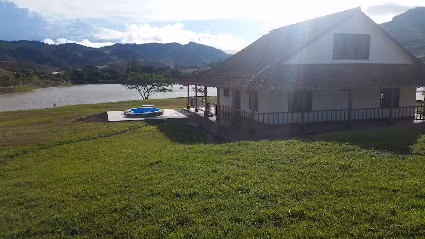 Restaurante y Caba&ntilde;as Miramontes