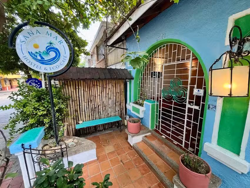 Sana Mar Hostel & Eco-Caf&eacute;
