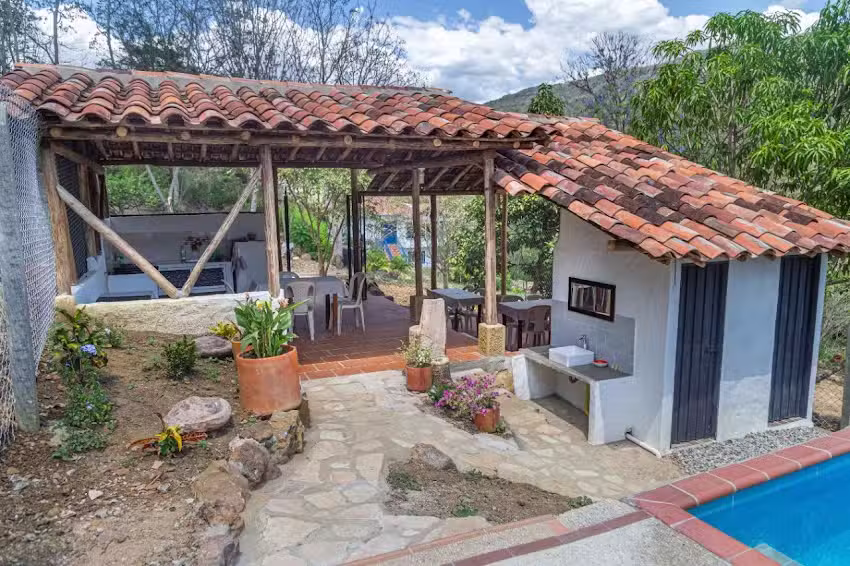 Villa Nancy &ndash; Caba&ntilde;as con Piscina en San Gil Santander